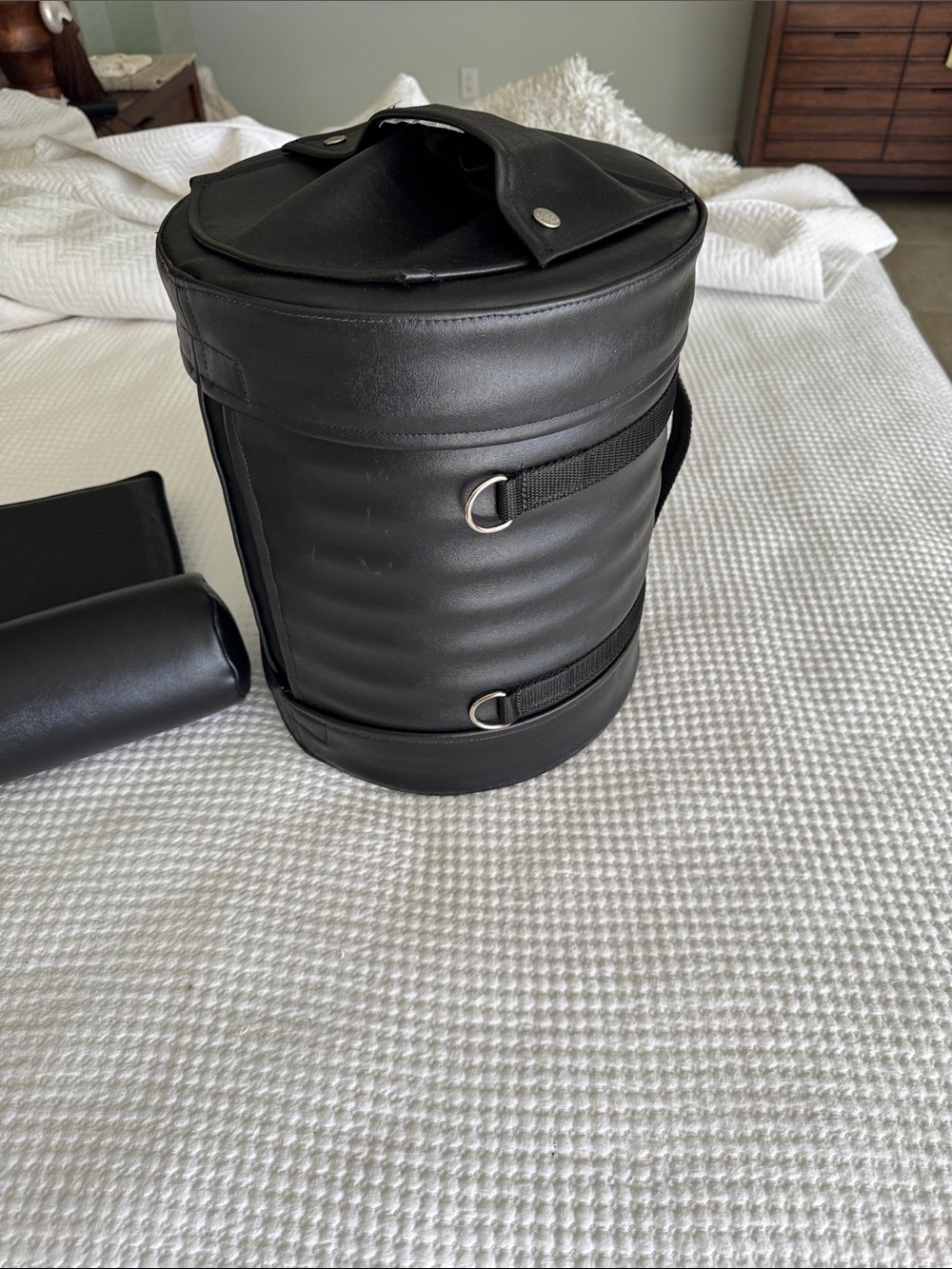 Black Men's Cylindrical Leather Travel Bag